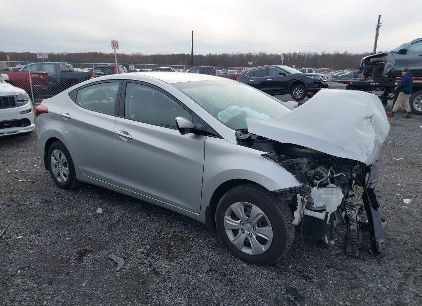 2016 Hyundai Elantra SE (VIN 5NPDH4AE9GH733852) main photo