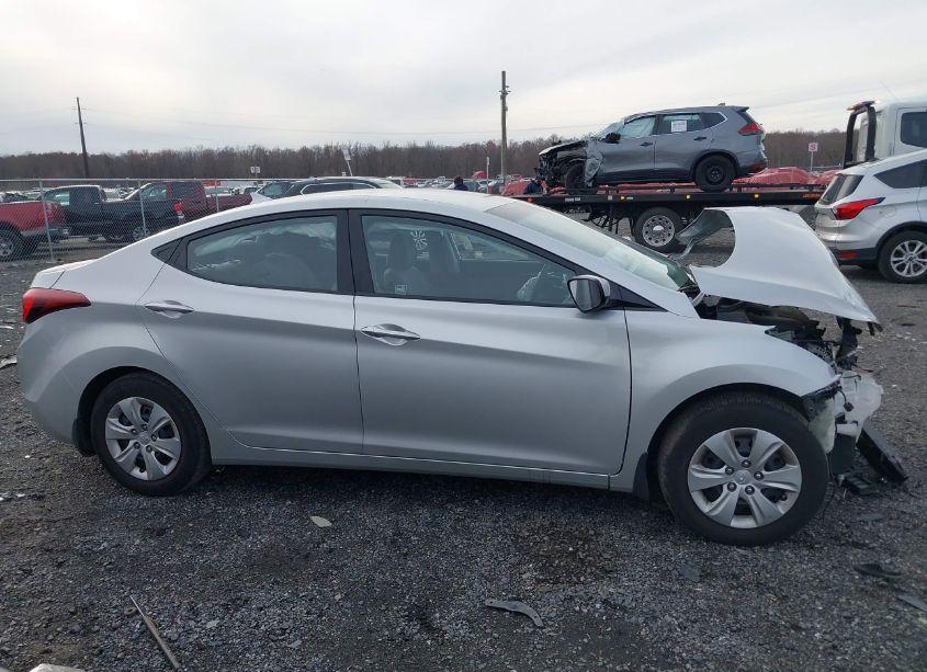 Photo 13 of 2016 Hyundai Elantra SE (VIN 5NPDH4AE9GH733852)