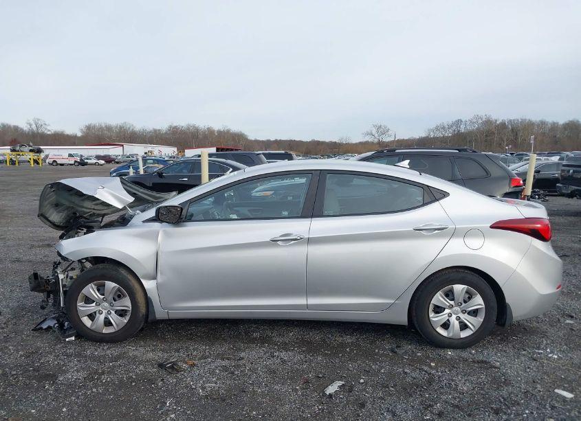 Photo 14 of 2016 Hyundai Elantra SE (VIN 5NPDH4AE9GH733852)