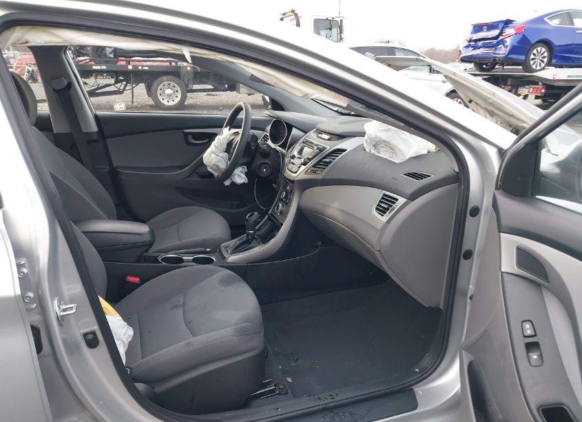 Photo 5 of 2016 Hyundai Elantra SE (VIN 5NPDH4AE9GH733852)