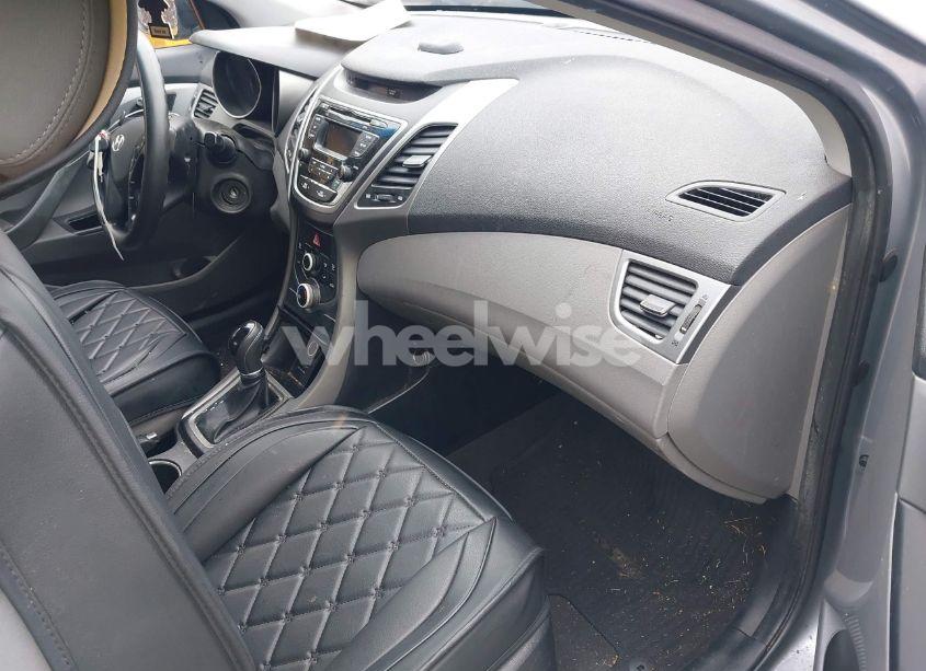 Photo 5 of 2016 Hyundai Elantra SE (VIN 5NPDH4AE9GH741031)