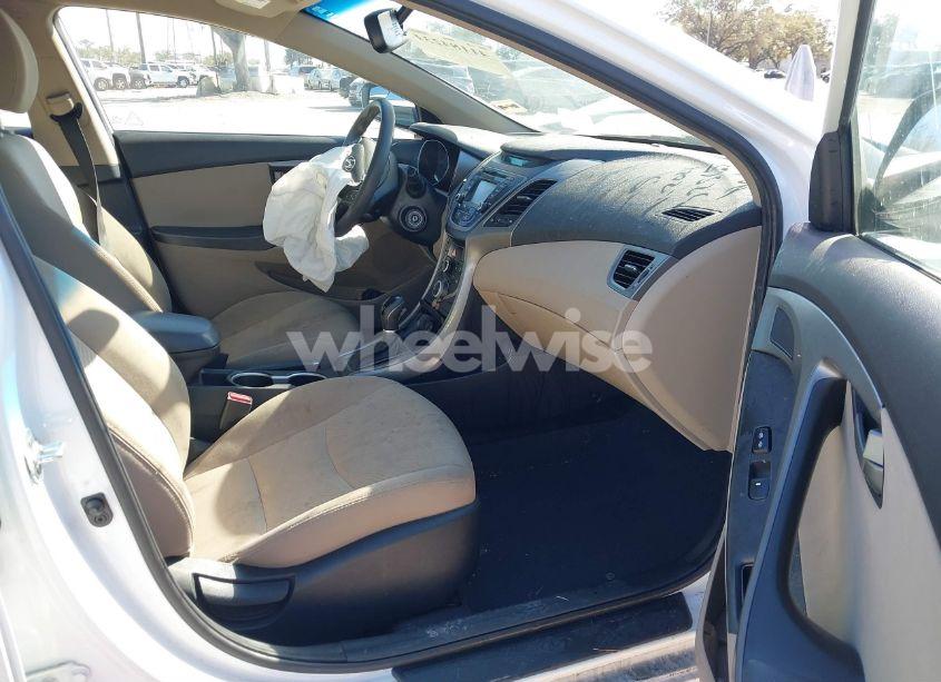 Photo 5 of 2016 Hyundai Elantra SE (VIN 5NPDH4AE9GH751803)