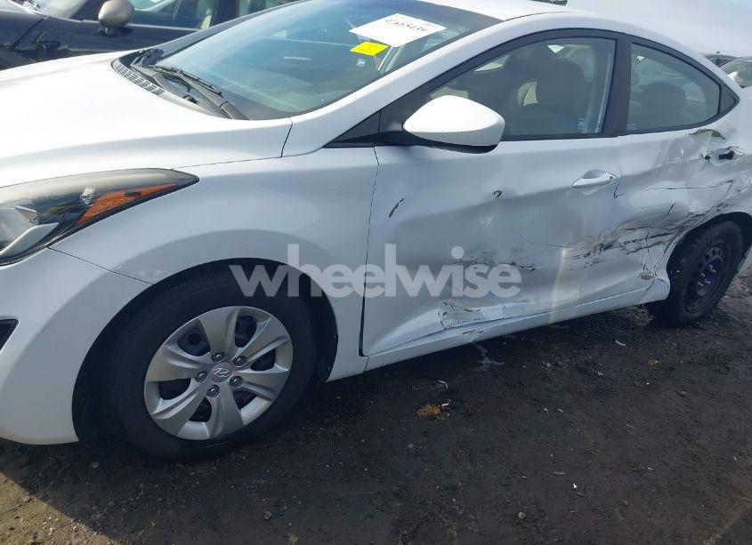 Photo 6 of 2016 Hyundai Elantra SE (VIN 5NPDH4AE9GH752224)