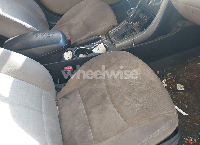 Photo 5 of 2016 Hyundai Elantra SE (VIN 5NPDH4AE9GH768763)