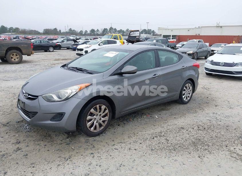 Photo 2 of 2013 Hyundai Elantra GLS (VIN 5NPDH4AEXDH164733)