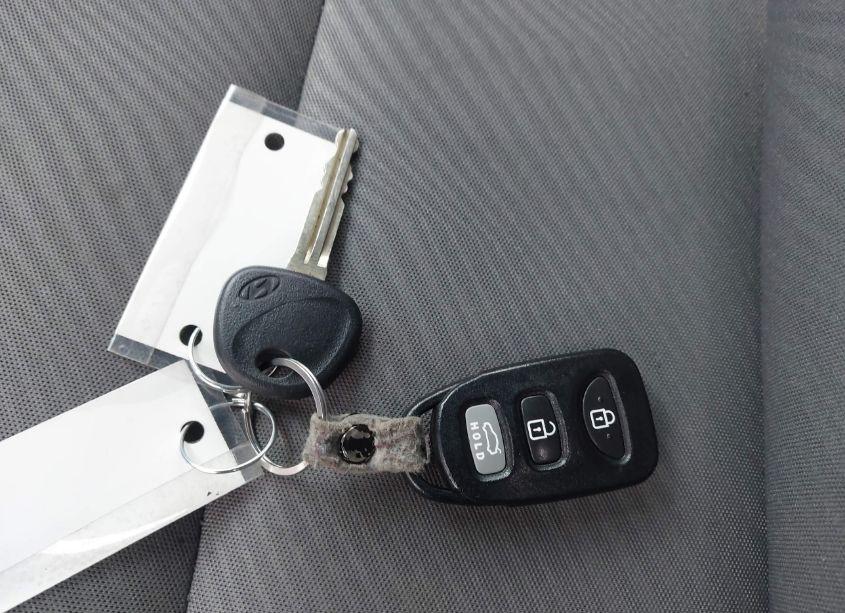 Photo 11 of 2013 Hyundai Elantra GLS (VIN 5NPDH4AEXDH320480)