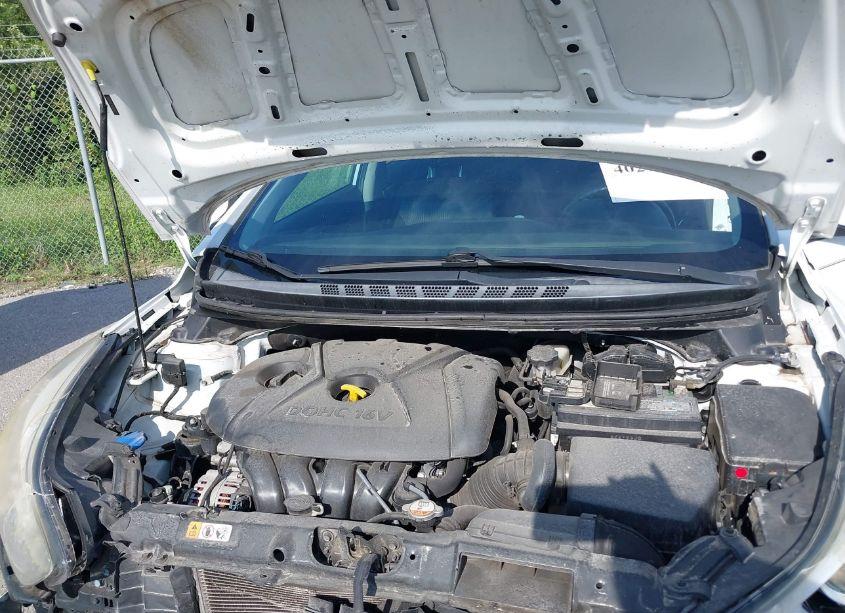 Photo 10 of 2015 Hyundai Elantra SE (VIN 5NPDH4AEXFH597472)