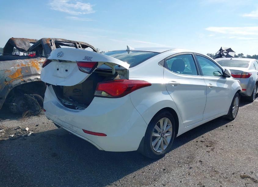 Photo 4 of 2015 Hyundai Elantra SE (VIN 5NPDH4AEXFH597472)