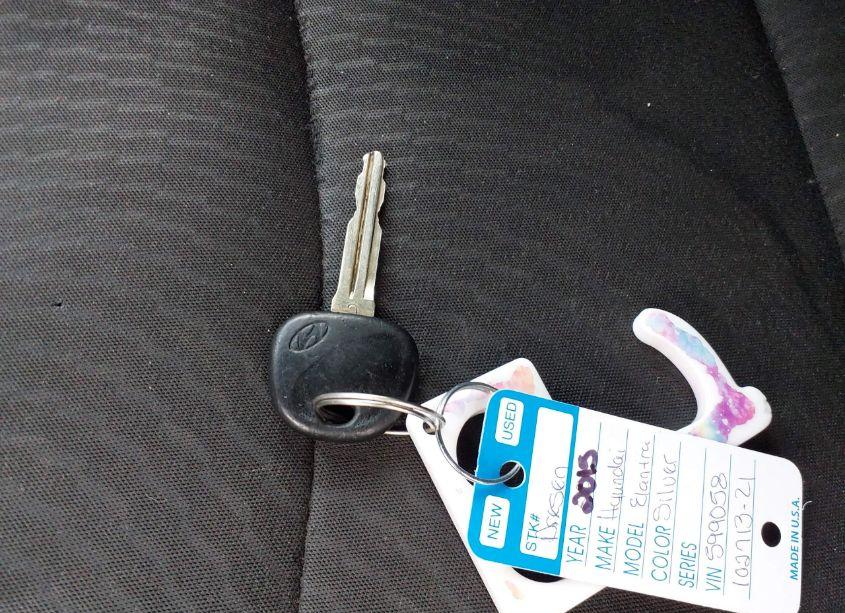 Photo 11 of 2015 Hyundai Elantra SE (VIN 5NPDH4AEXFH599058)