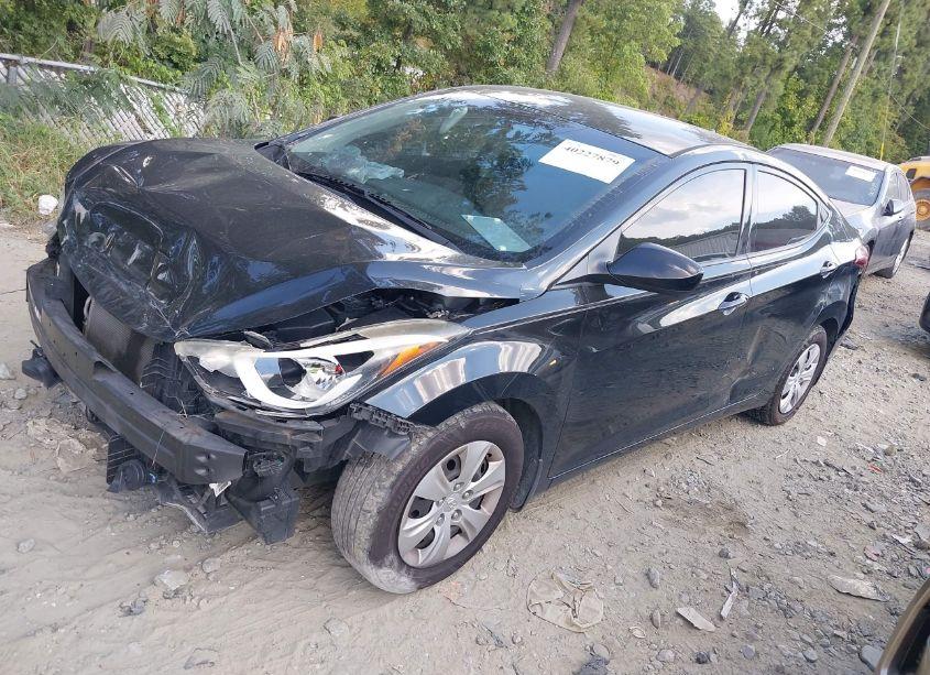 Photo 2 of 2016 Hyundai Elantra SE (VIN 5NPDH4AEXGH668512)