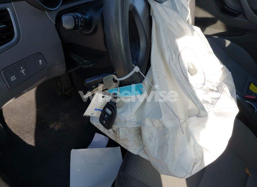 Photo 11 of 2016 Hyundai Elantra SE (VIN 5NPDH4AEXGH695869)