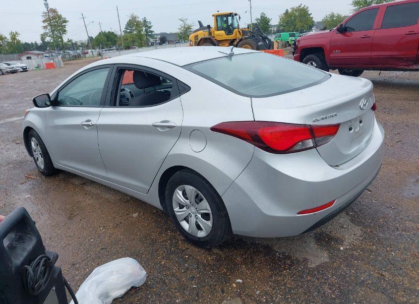 Photo 3 of 2016 Hyundai Elantra SE (VIN 5NPDH4AEXGH735836)