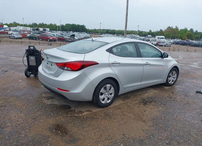 Photo 4 of 2016 Hyundai Elantra SE (VIN 5NPDH4AEXGH735836)