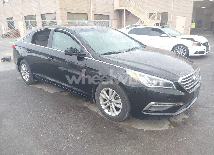 2015 Hyundai Sonata SE (VIN 5NPE24AF0FH013644) main photo