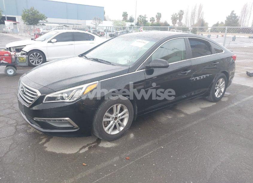 Photo 2 of 2015 Hyundai Sonata SE (VIN 5NPE24AF0FH013644)