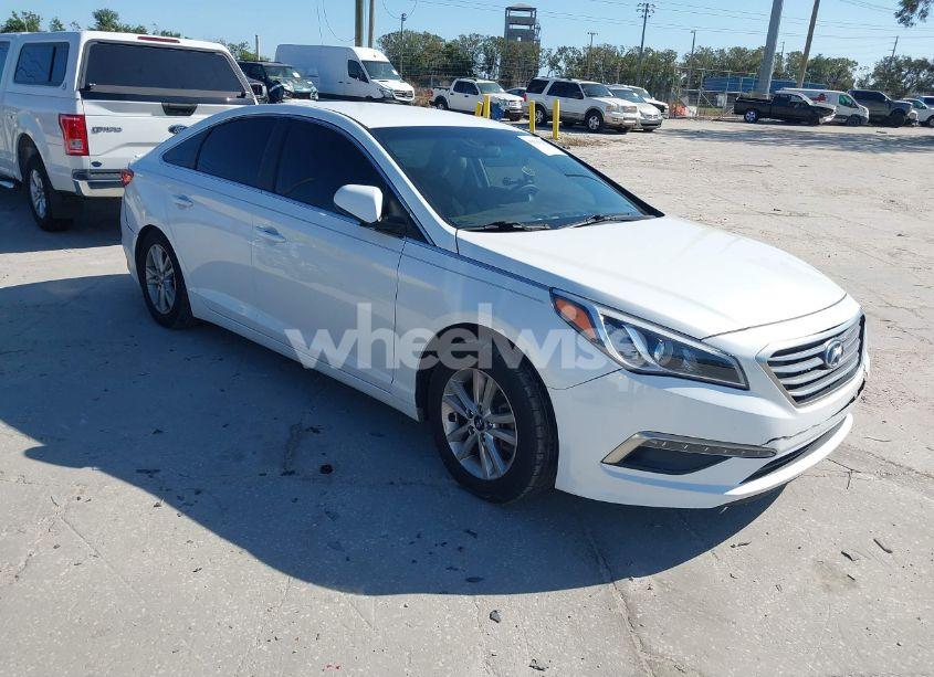 2015 Hyundai Sonata SE (VIN 5NPE24AF0FH016219) main photo