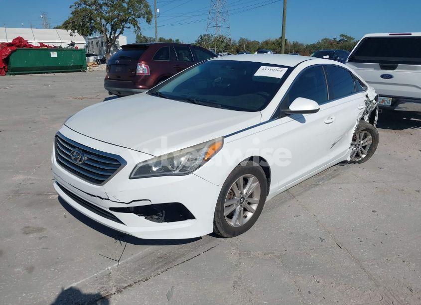 Photo 2 of 2015 Hyundai Sonata SE (VIN 5NPE24AF0FH016219)
