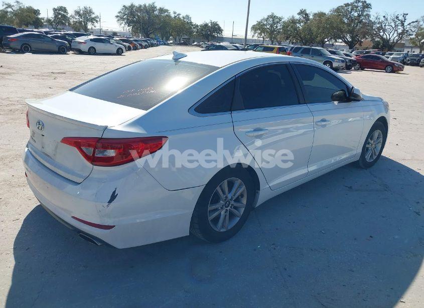 Photo 4 of 2015 Hyundai Sonata SE (VIN 5NPE24AF0FH016219)