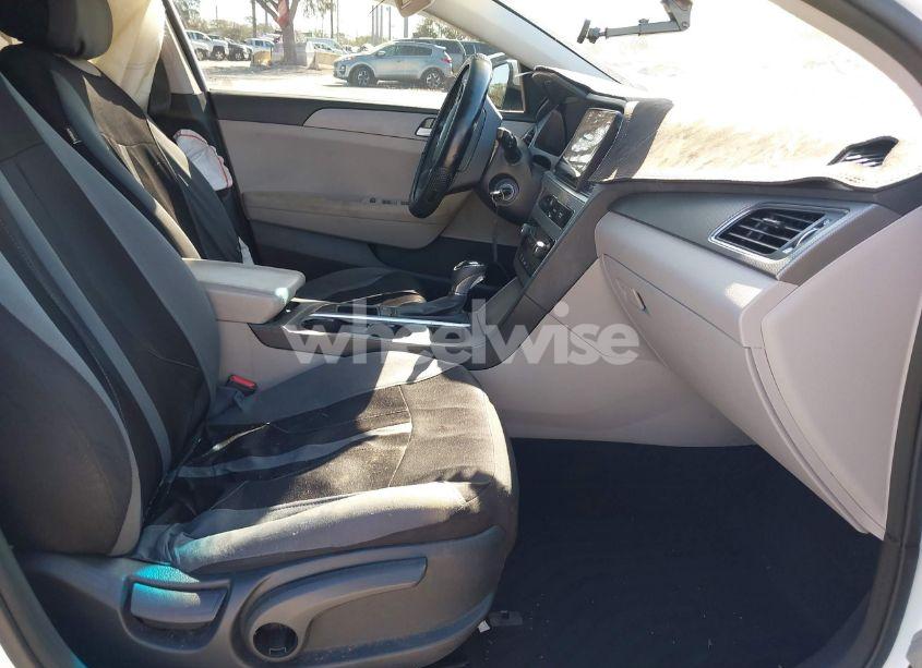 Photo 5 of 2015 Hyundai Sonata SE (VIN 5NPE24AF0FH016219)