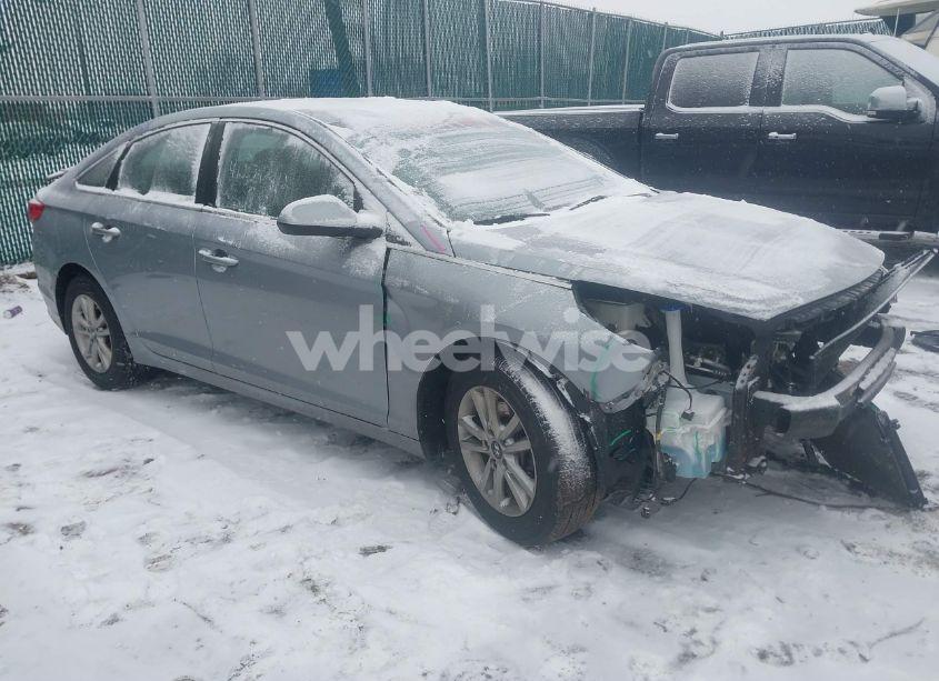 2015 Hyundai Sonata SE (VIN 5NPE24AF0FH021579) main photo