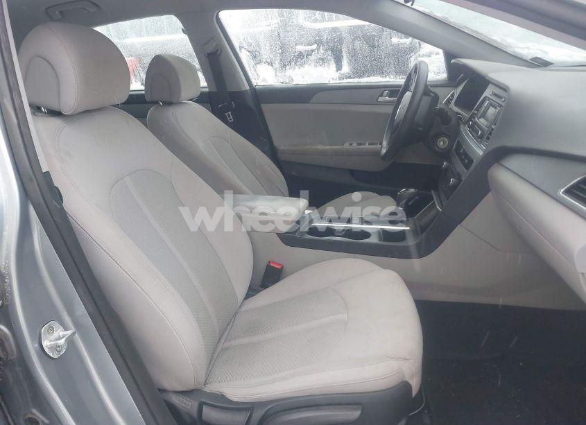Photo 5 of 2015 Hyundai Sonata SE (VIN 5NPE24AF0FH021579)