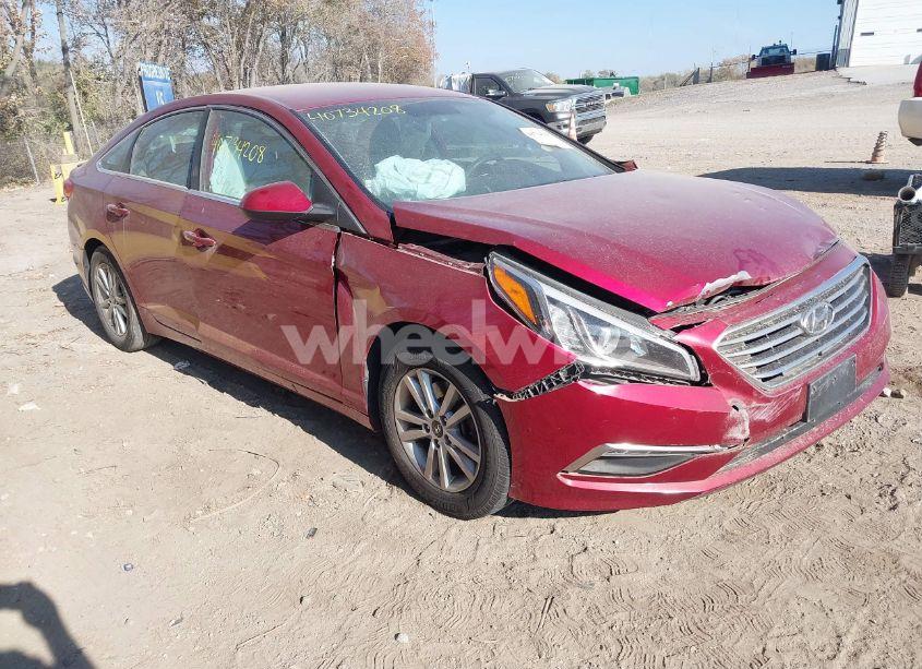 2015 Hyundai Sonata SE (VIN 5NPE24AF0FH024644) main photo
