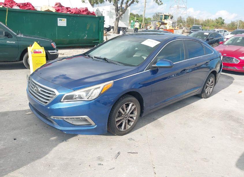 Photo 2 of 2015 Hyundai Sonata SE (VIN 5NPE24AF0FH031187)