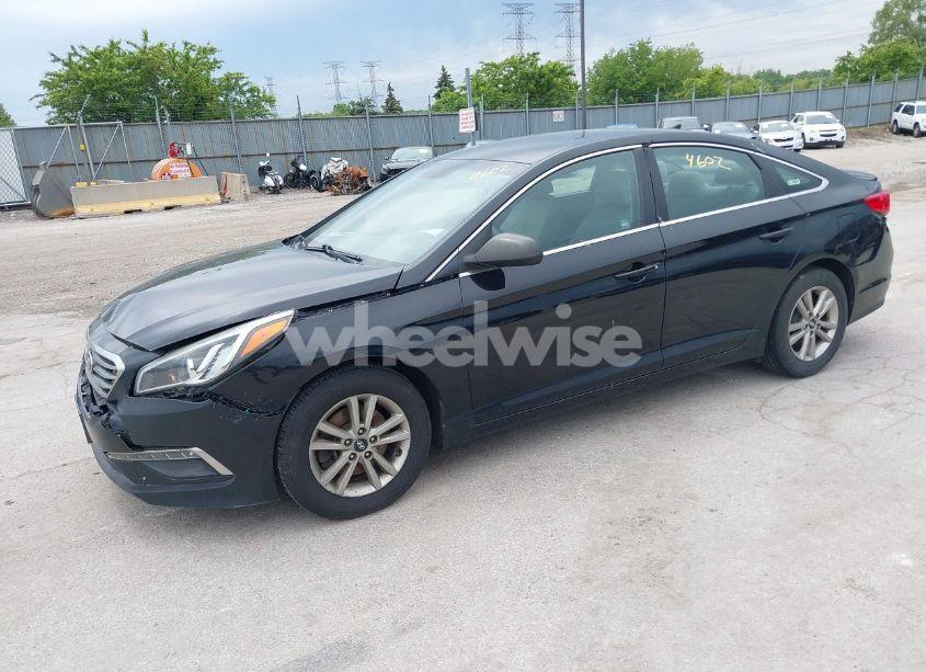 Photo 2 of 2015 Hyundai Sonata SE (VIN 5NPE24AF0FH058504)