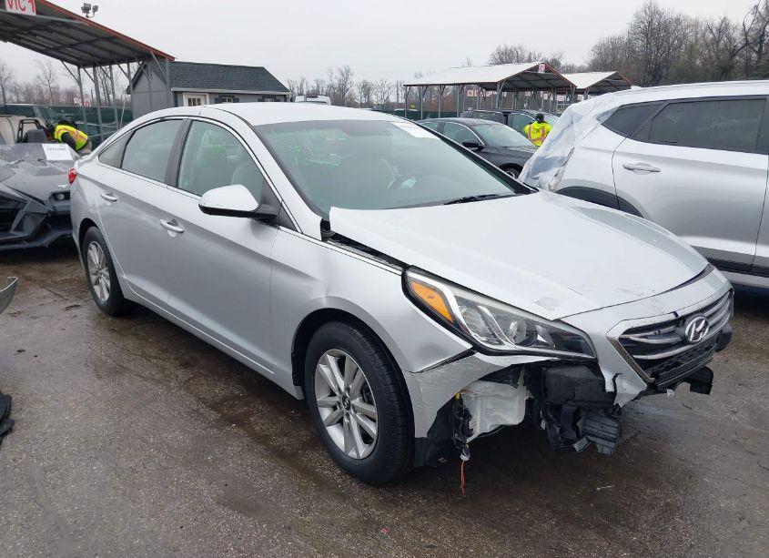 2015 Hyundai Sonata SE (VIN 5NPE24AF0FH086867) main photo