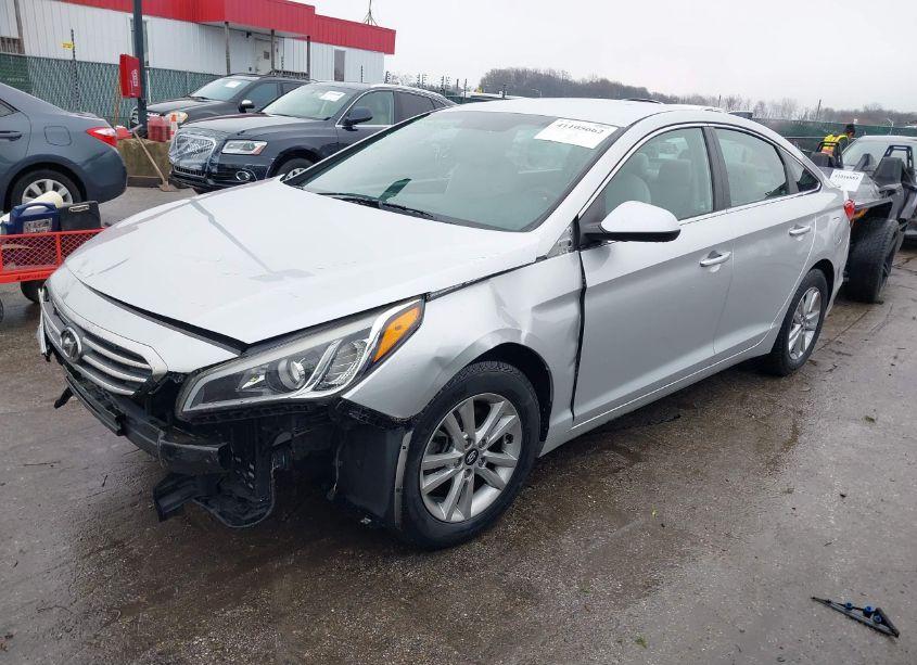 Photo 2 of 2015 Hyundai Sonata SE (VIN 5NPE24AF0FH086867)