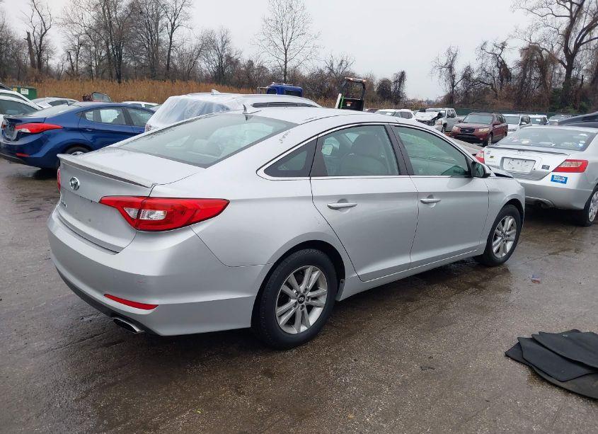 Photo 4 of 2015 Hyundai Sonata SE (VIN 5NPE24AF0FH086867)