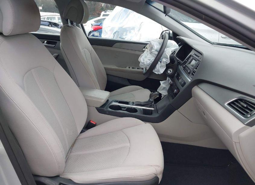 Photo 5 of 2015 Hyundai Sonata SE (VIN 5NPE24AF0FH086867)