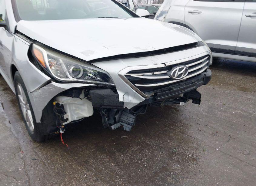 Photo 6 of 2015 Hyundai Sonata SE (VIN 5NPE24AF0FH086867)