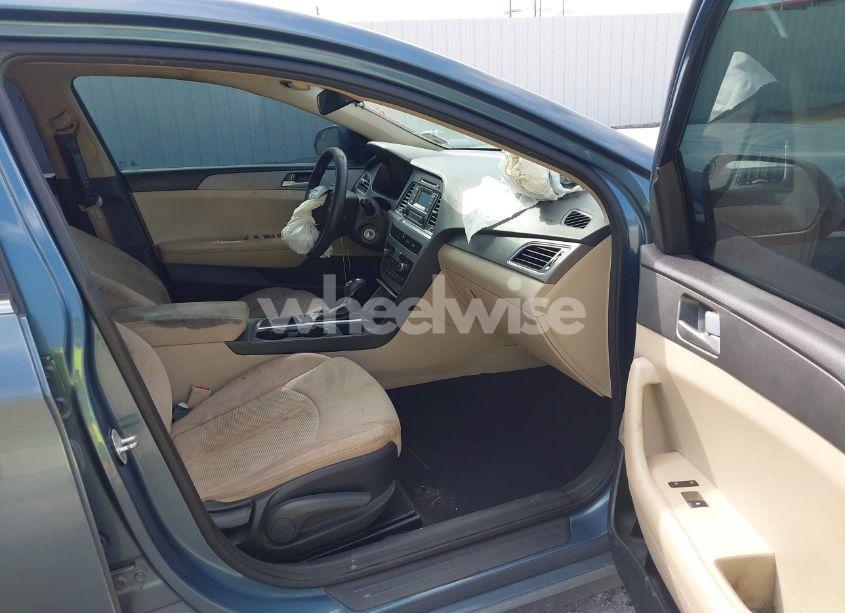 Photo 5 of 2015 Hyundai Sonata SE (VIN 5NPE24AF0FH120788)
