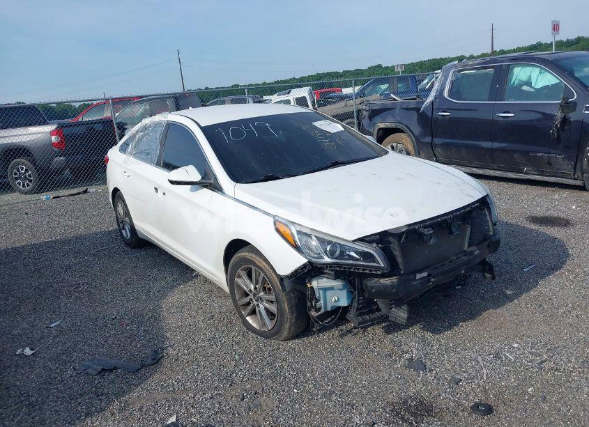 2015 Hyundai Sonata SE (VIN 5NPE24AF0FH121049) main photo