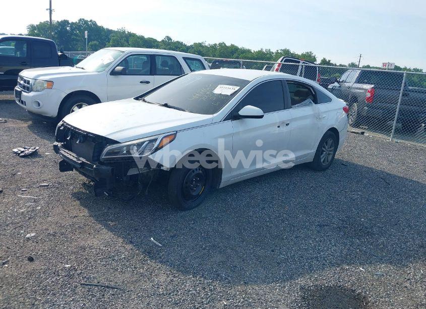 Photo 2 of 2015 Hyundai Sonata SE (VIN 5NPE24AF0FH121049)