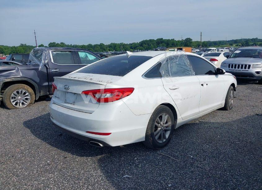 Photo 4 of 2015 Hyundai Sonata SE (VIN 5NPE24AF0FH121049)