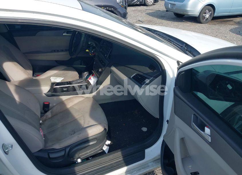 Photo 5 of 2015 Hyundai Sonata SE (VIN 5NPE24AF0FH121049)