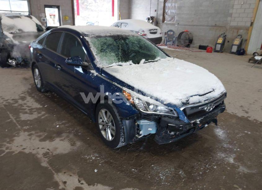 2015 Hyundai Sonata SE (VIN 5NPE24AF0FH126610) main photo