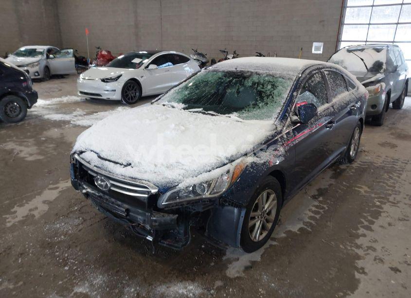Photo 2 of 2015 Hyundai Sonata SE (VIN 5NPE24AF0FH126610)