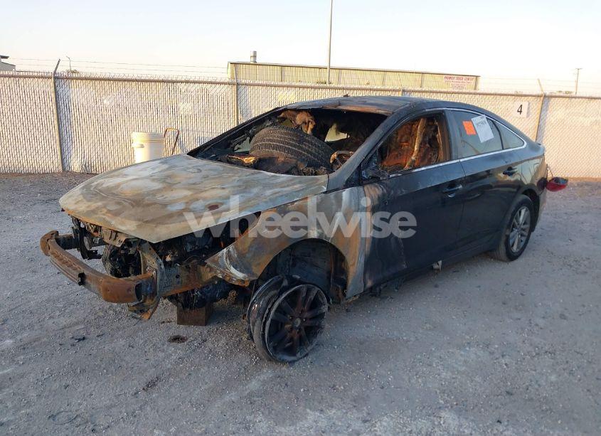 Photo 2 of 2015 Hyundai Sonata SE (VIN 5NPE24AF0FH147215)