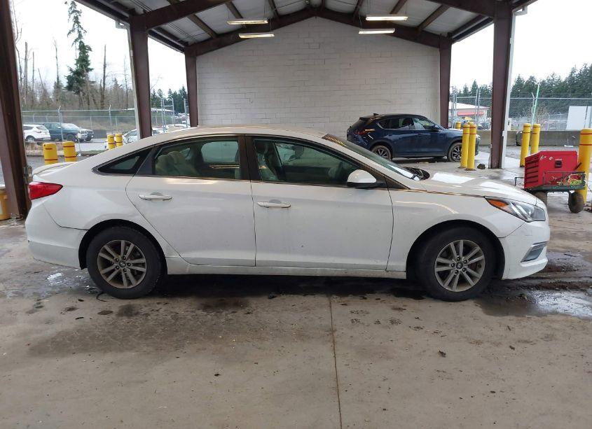 Photo 14 of 2015 Hyundai Sonata SE (VIN 5NPE24AF0FH151233)