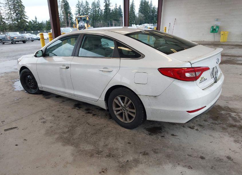 Photo 3 of 2015 Hyundai Sonata SE (VIN 5NPE24AF0FH151233)