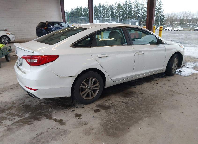 Photo 4 of 2015 Hyundai Sonata SE (VIN 5NPE24AF0FH151233)