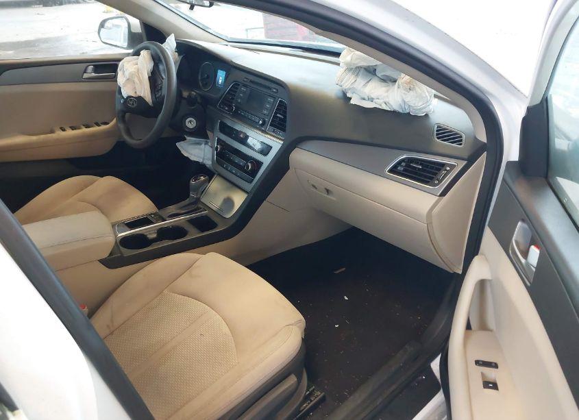 Photo 5 of 2015 Hyundai Sonata SE (VIN 5NPE24AF0FH151233)