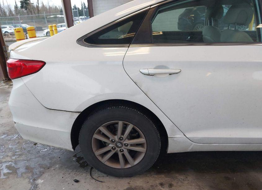 Photo 6 of 2015 Hyundai Sonata SE (VIN 5NPE24AF0FH151233)