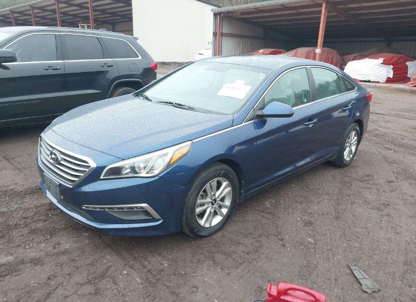 Photo 2 of 2015 Hyundai Sonata SE (VIN 5NPE24AF0FH154567)