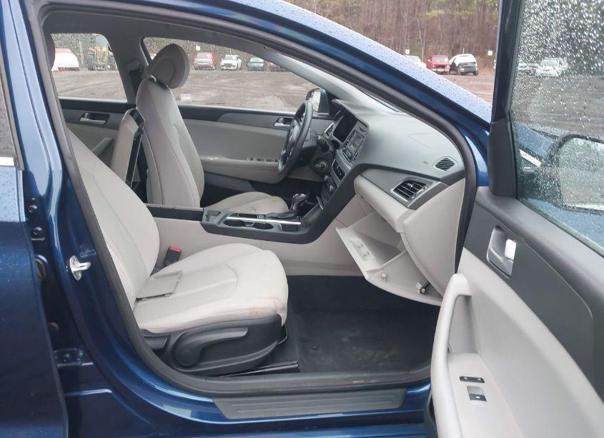 Photo 5 of 2015 Hyundai Sonata SE (VIN 5NPE24AF0FH154567)