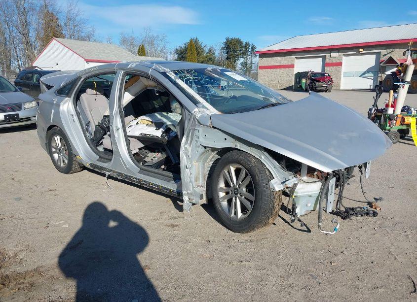 2015 Hyundai Sonata SE (VIN 5NPE24AF0FH156870) main photo