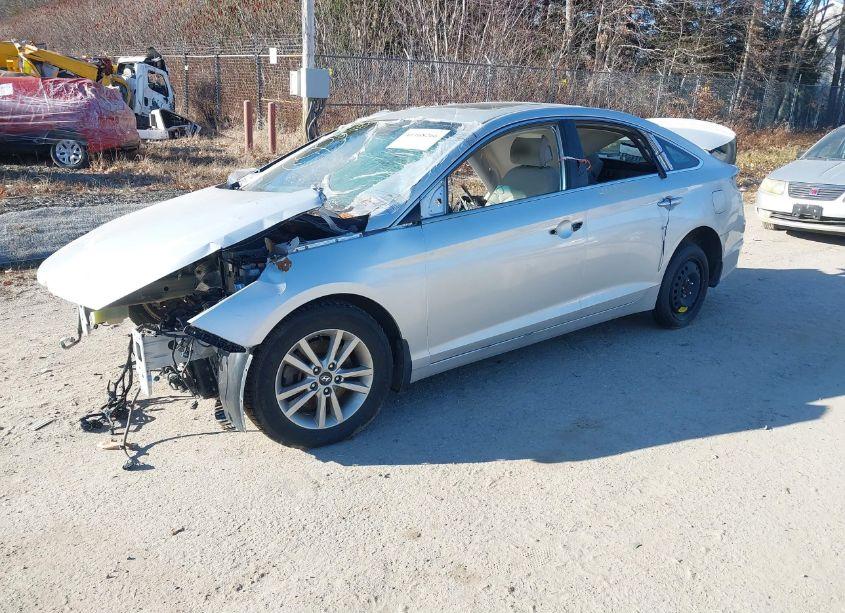 Photo 2 of 2015 Hyundai Sonata SE (VIN 5NPE24AF0FH156870)